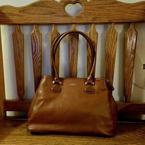 Chic Tan Leather Shoulder Bag